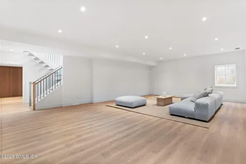 $5,200,000 | 2 Potter Drive, Old Greenwich, CT 06870