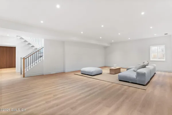 $5,200,000 | 2 Potter Drive, Old Greenwich, CT 06870