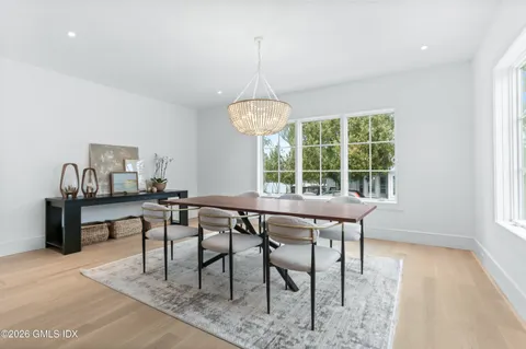 $5,200,000 | 2 Potter Drive, Old Greenwich, CT 06870