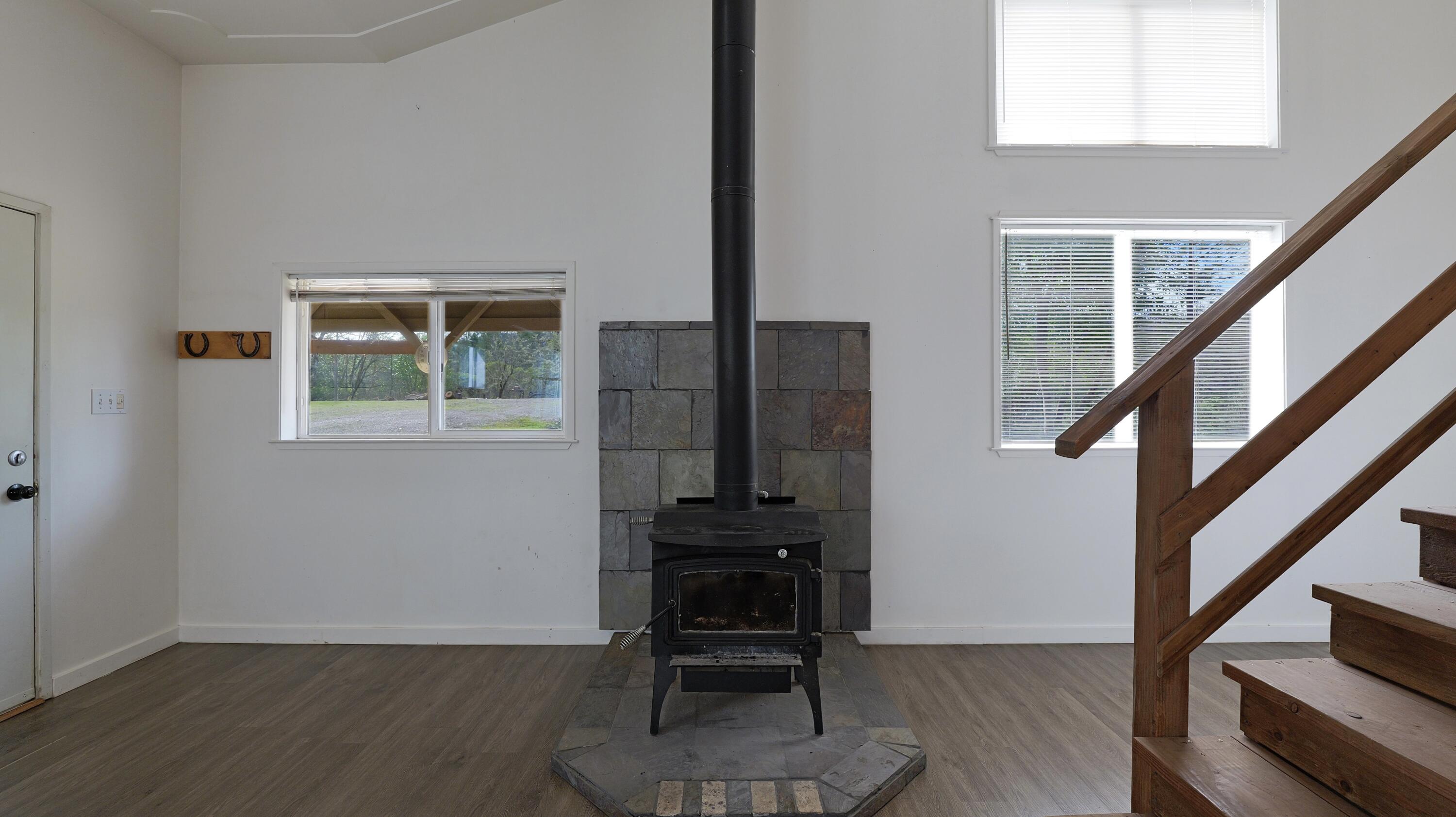 509 Derby Road Eagle Point, OR 97524 - Photo 7 of 49 Living Room