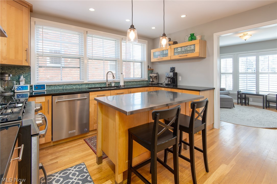 17601 Fernway Road Cleveland, OH 44120 - Photo 5 of 26 Gallery Image 5