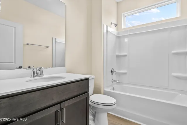 $349,900 | 658 Edgeside Drive Southeast, Bolivia, NC 28422