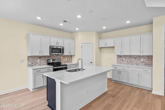 $349,900 | 658 Edgeside Drive Southeast, Bolivia, NC 28422