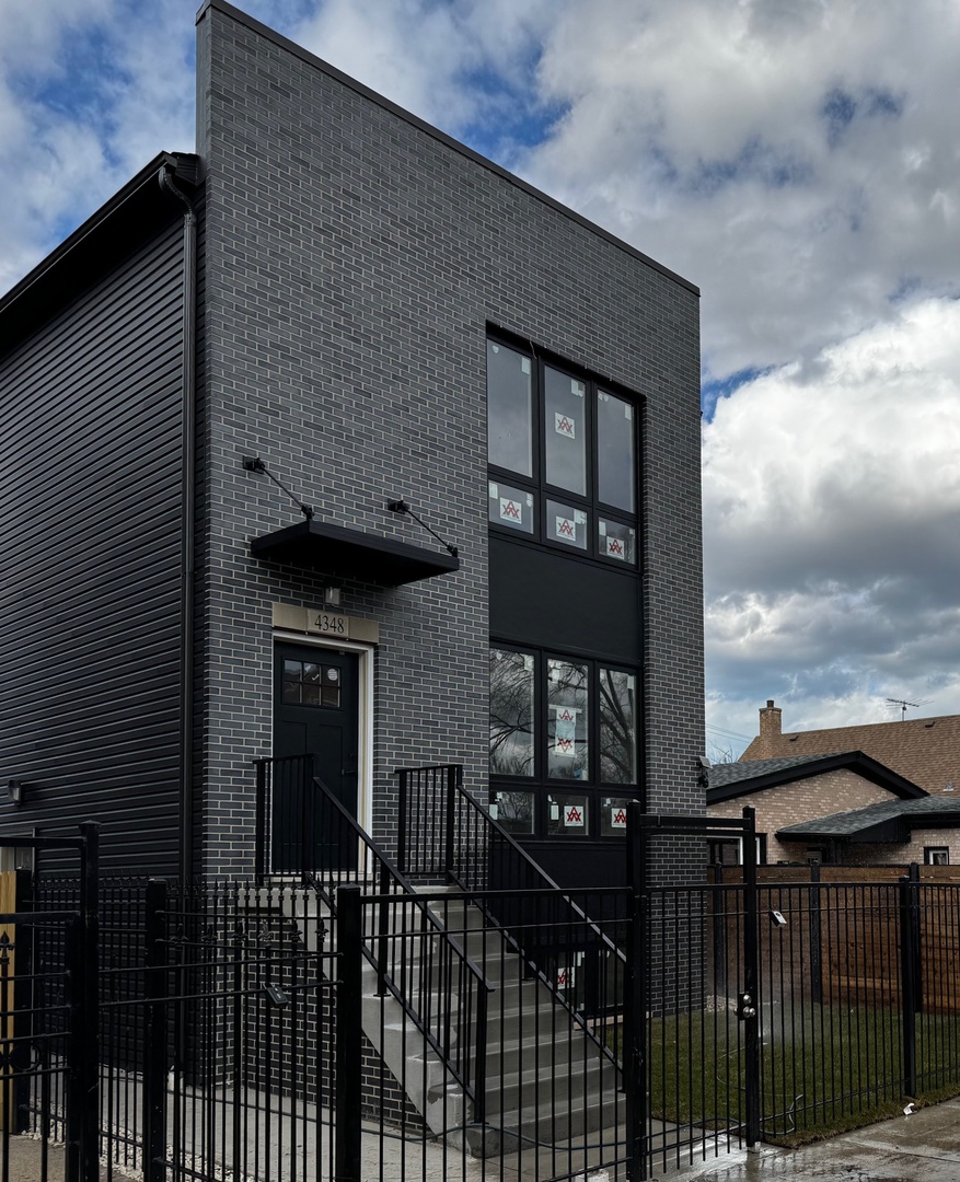 4348 West Thomas Street Chicago, IL 60651 - Photo 2 of 21