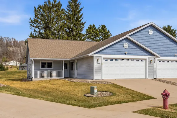 $449,900 | 709 Wildwood Court, La Crescent, MN 55947