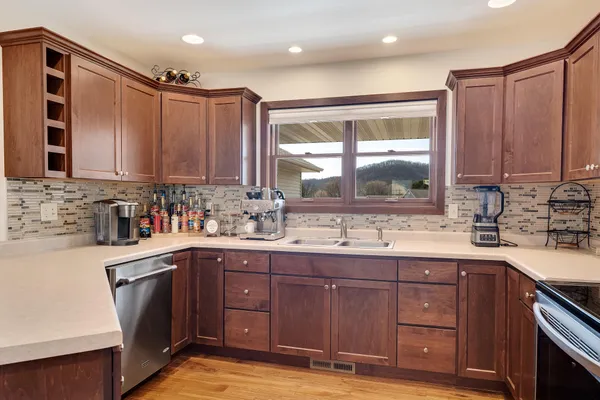 $449,900 | 709 Wildwood Court, La Crescent, MN 55947