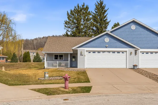 $449,900 | 709 Wildwood Court, La Crescent, MN 55947