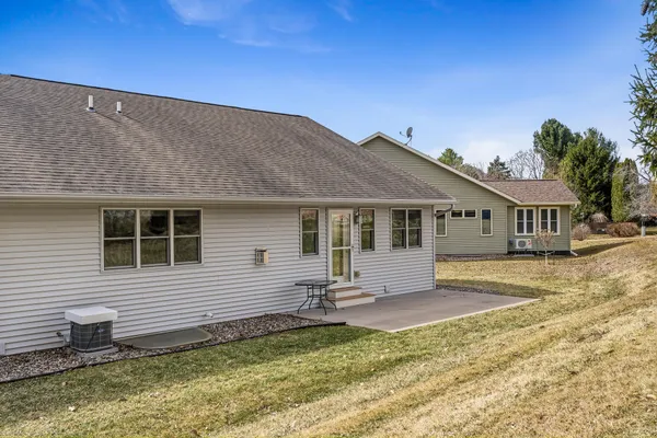 $449,900 | 709 Wildwood Court, La Crescent, MN 55947