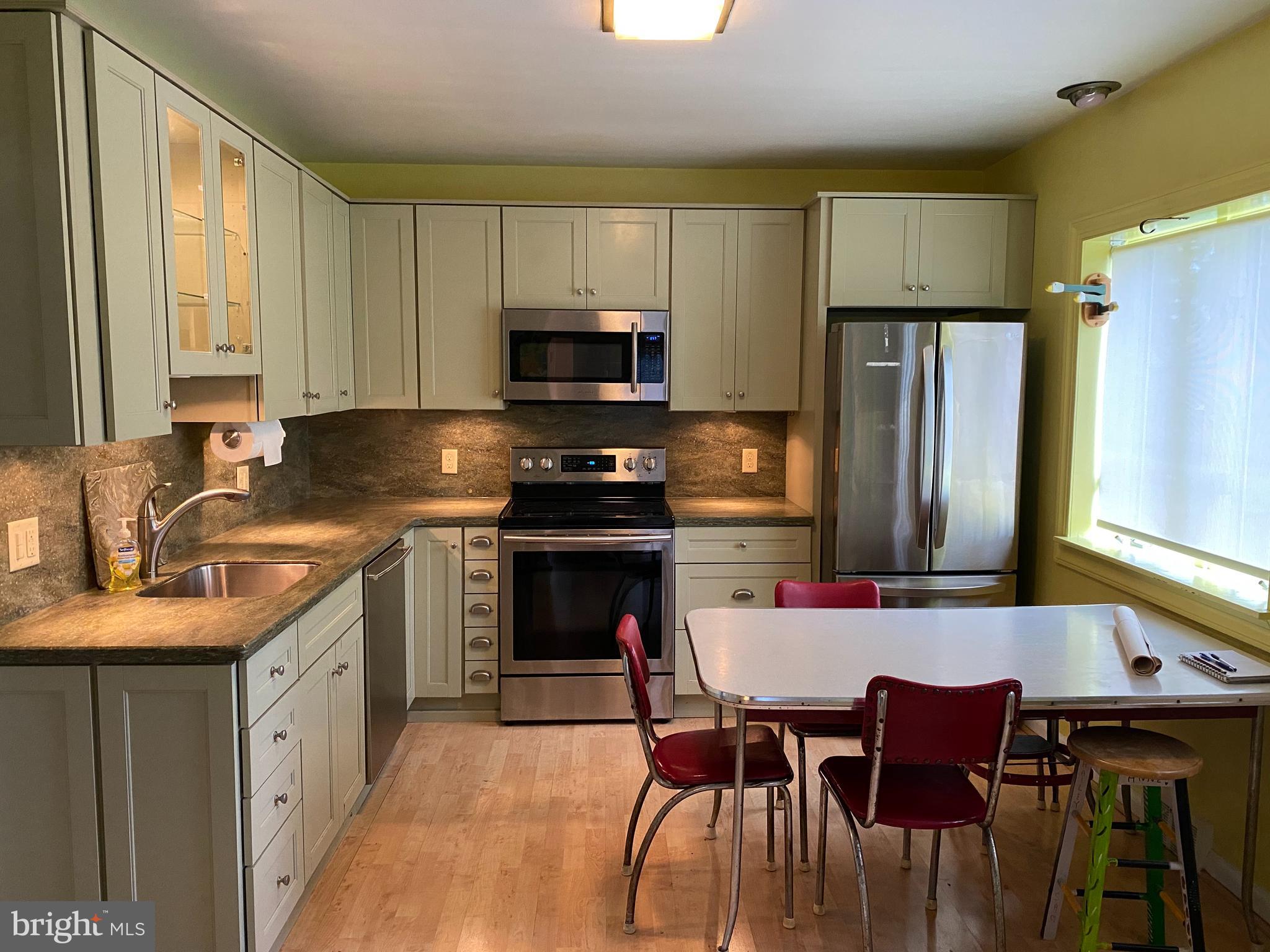 1122 Jericho Road Abington, PA 19001 - Photo 5 of 15 Updated eat in kitchen