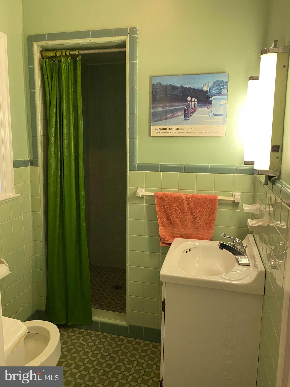 1122 Jericho Road Abington, PA 19001 - Photo 9 of 15 Main floor full bath with shower stall
