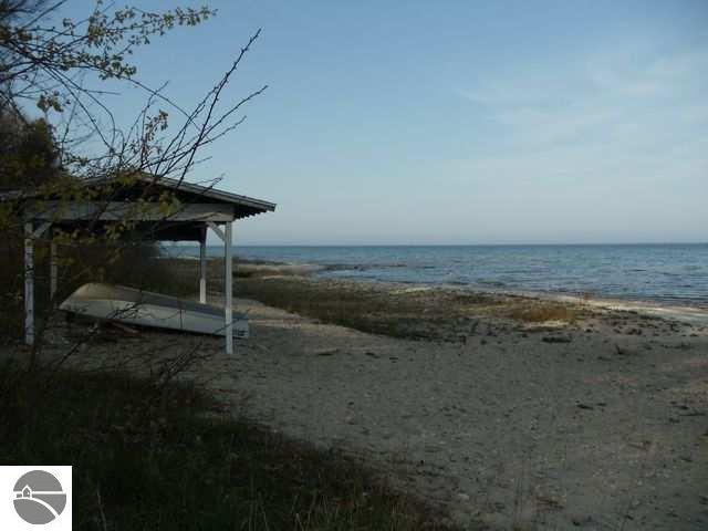 4220 North Omena Point Road Omena, MI 49674 - Photo 4 of 25 1735496-3.JPG