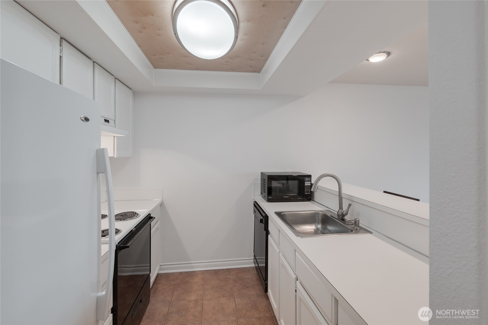 6055 35th Avenue Southwest, Unit 308 Seattle, WA 98126 - Photo 22 of 39 a kitchen that has a sink and a stove