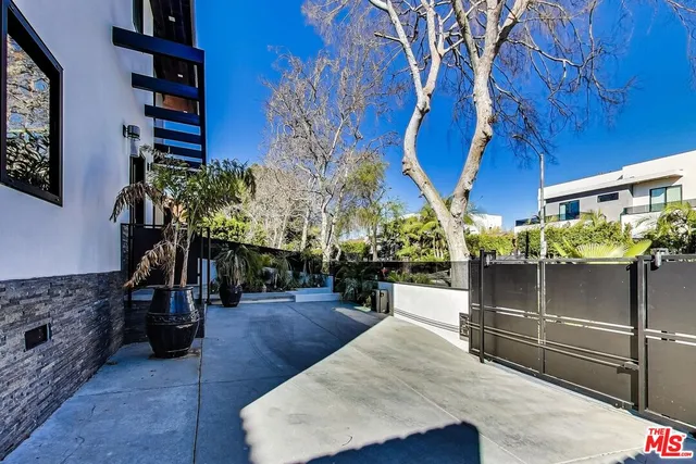 $27,000 | 725 North Stanley Avenue, Los Angeles, CA 90046