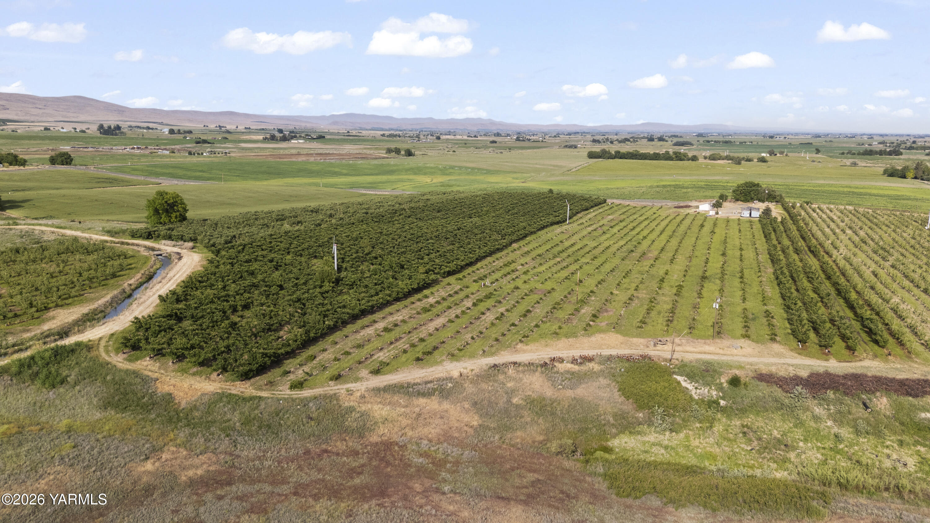 1410 Stephenson Road Harrah, WA 98933 - Photo 6 of 8 a view of a lake with a big yard