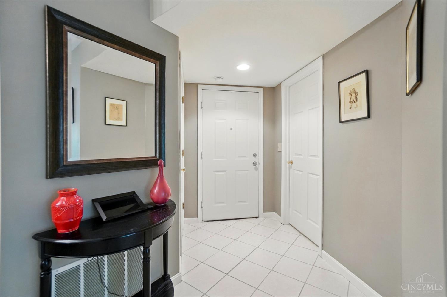837 Neeb Road, Unit 2 Cincinnati, OH 45233 - Photo 7 of 36 Gallery Image 7