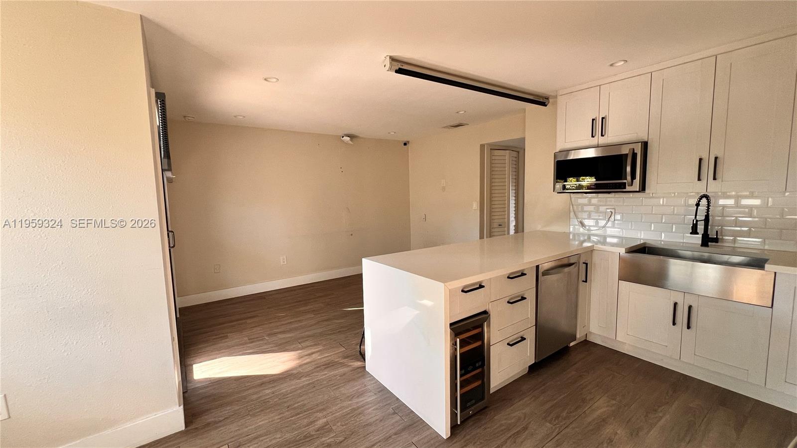 3538 Southwest 17th Street, Unit 1B Miami, FL 33145 - Photo 13 of 27 Living room