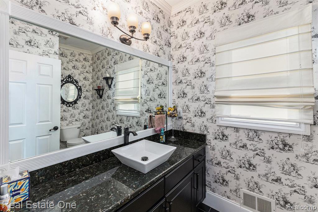 724 Woodfield Way Rochester Hills, MI 48307 - Photo 13 of 27