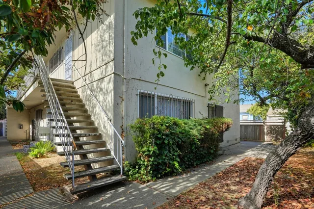 $2,025 | 9034 Hillside Street, Unit D, Oakland, CA 94603
