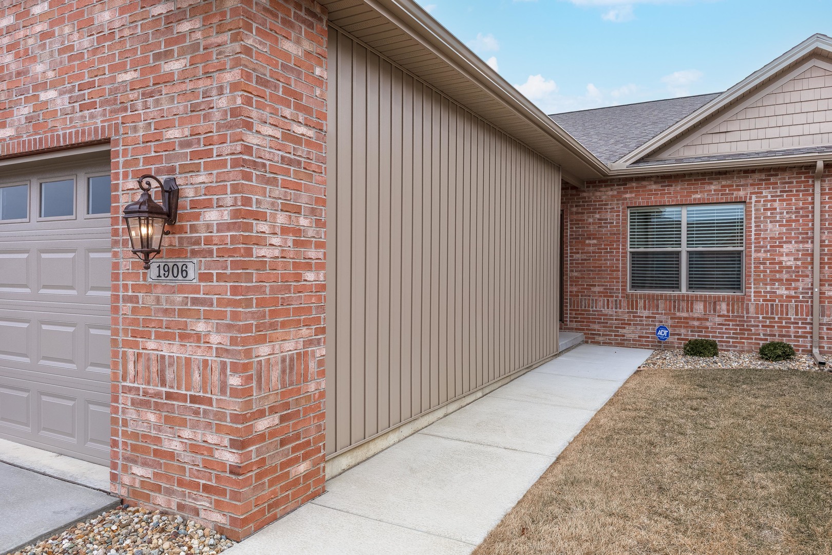 1906 Dunraven Road Bloomington, IL 61704 - Photo 3 of 35