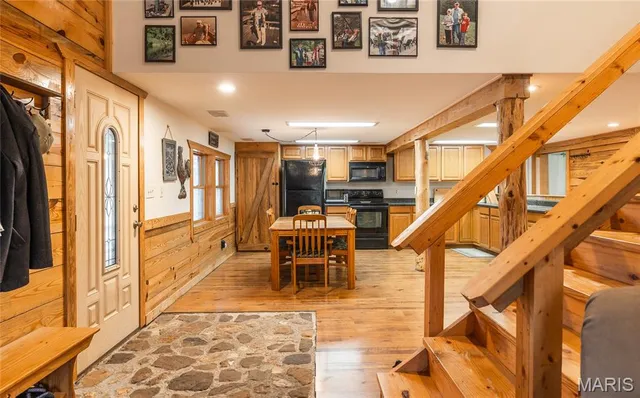 $980,000 | 31 Sunset Lane, Steelville, MO 65565