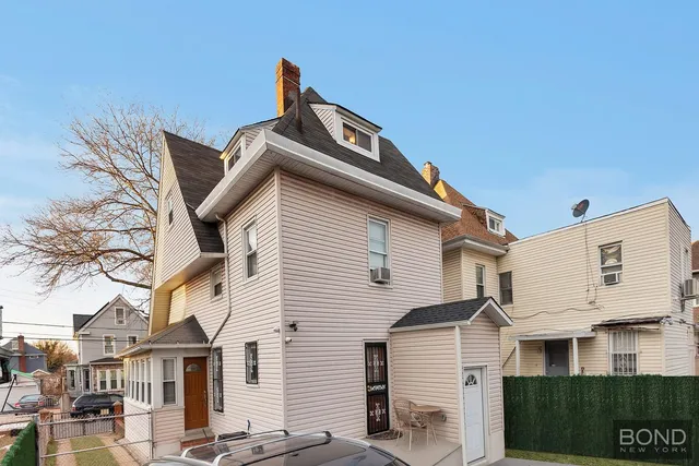 a view of a street with house
