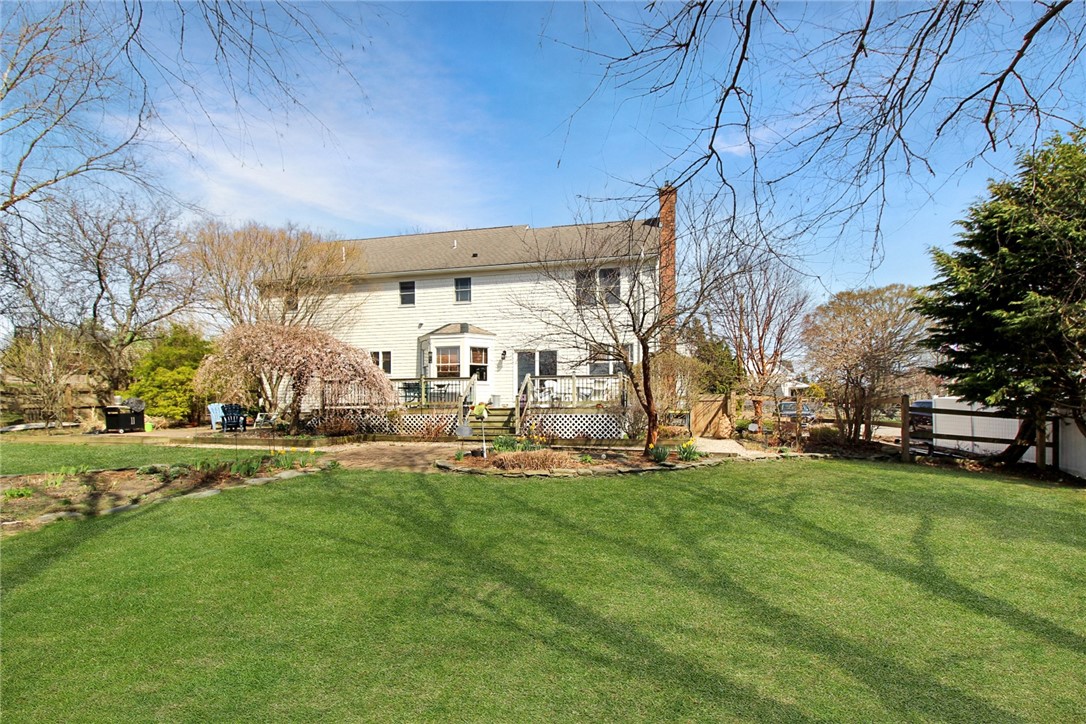 641 Middle Road Portsmouth, RI 02871 - Photo 4 of 32