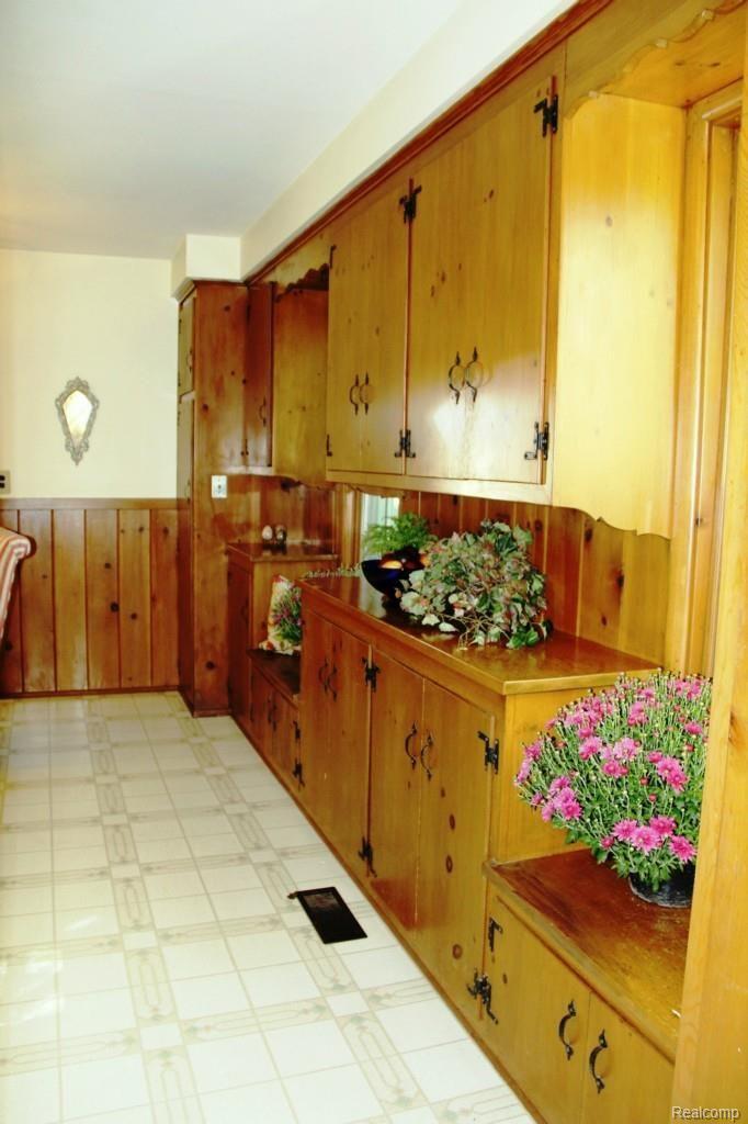 47008 Denton Road Belleville, MI 48111 - Photo 21 of 44 Kitchen Cabintry