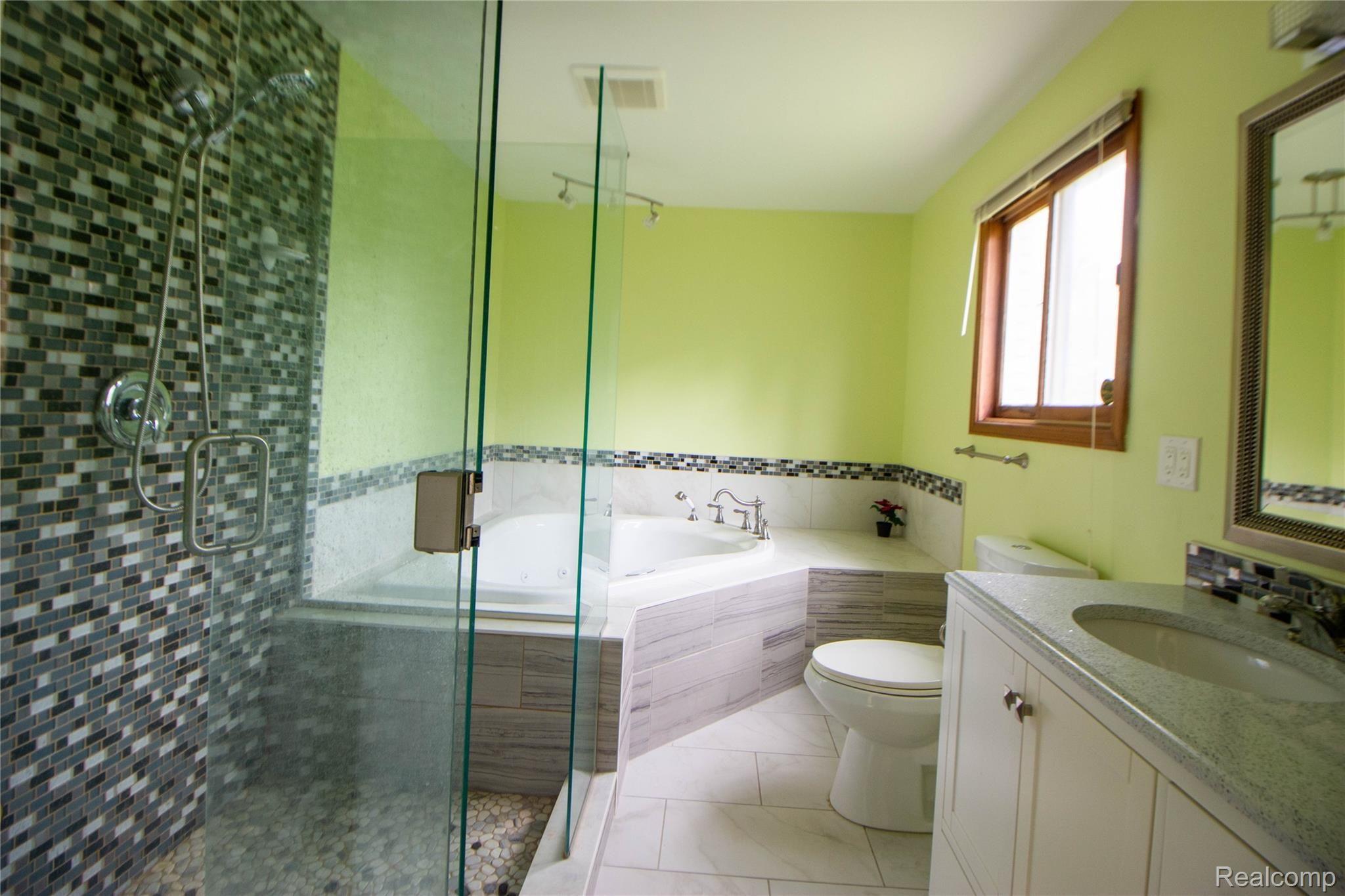 4140 Beach Road Troy, MI 48098 - Photo 22 of 38 _MG_9524-HDR.jpg