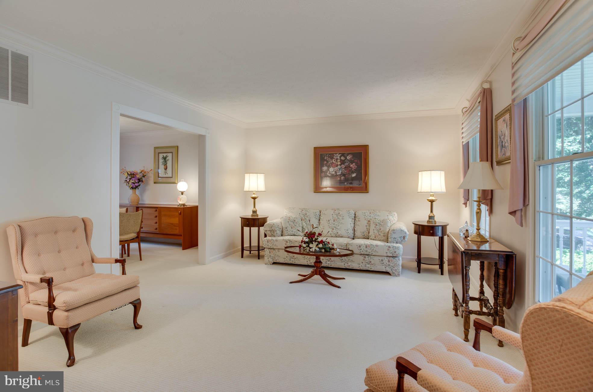 1325 Quail Ridge Drive Reston, VA 20194 - Photo 6 of 27 Living Room