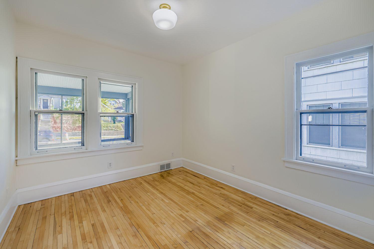 1683 X Minnehaha Avenue East St. Paul, MN 55106 - Photo 12 of 28