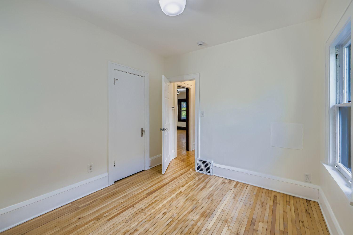 1683 X Minnehaha Avenue East St. Paul, MN 55106 - Photo 16 of 28