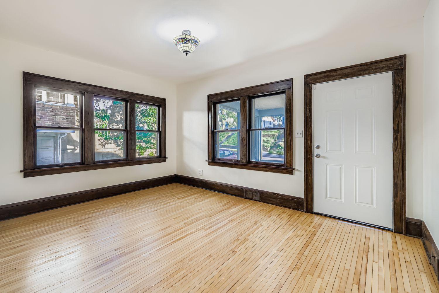 1683 X Minnehaha Avenue East St. Paul, MN 55106 - Photo 3 of 28