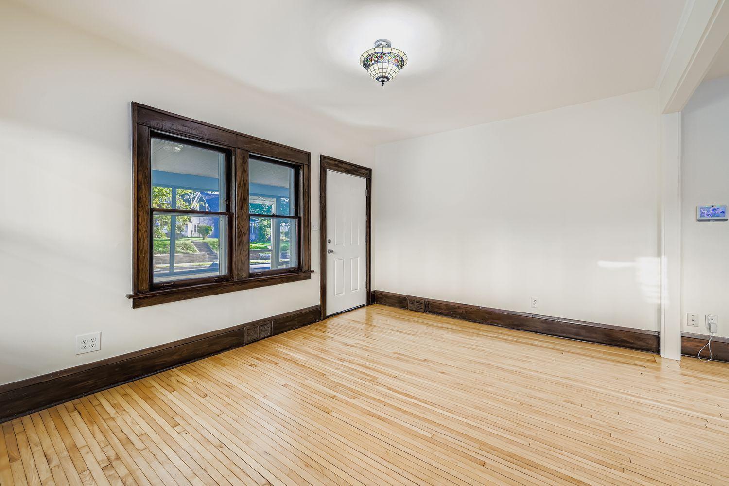 1683 X Minnehaha Avenue East St. Paul, MN 55106 - Photo 5 of 28