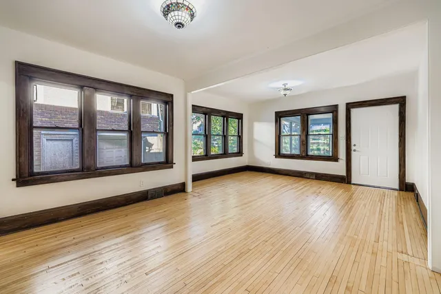 $2,699 | 1683 Minnehaha Avenue East, St. Paul, MN 55106