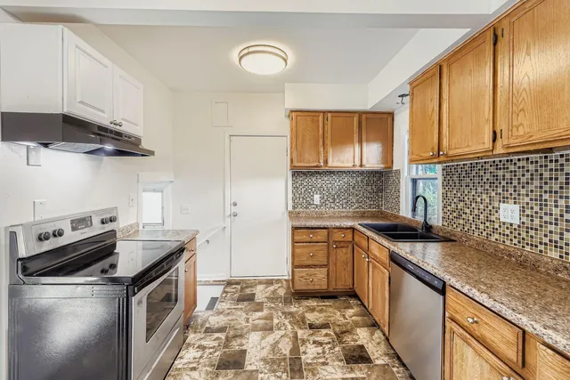 $2,699 | 1683 X Minnehaha Avenue East, St. Paul, MN 55106