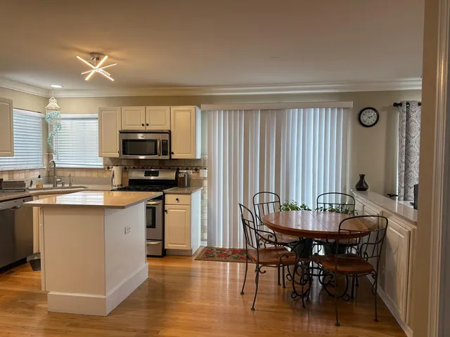 $3,500 | 1375 Burnett Drive, Aurora, IL 60502