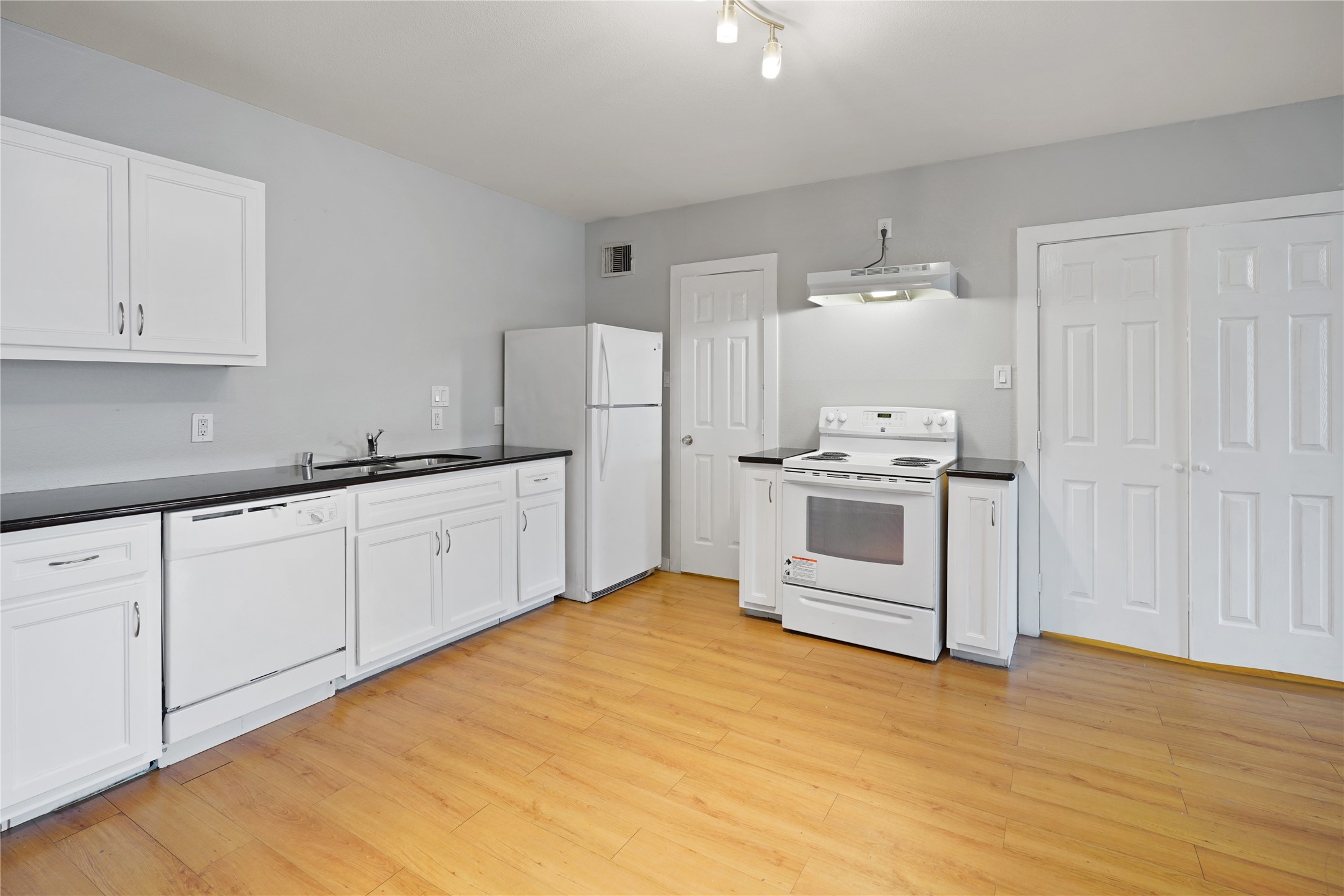 3541 Mt Pleasant Street Houston, TX 77021 - Photo 8 of 21