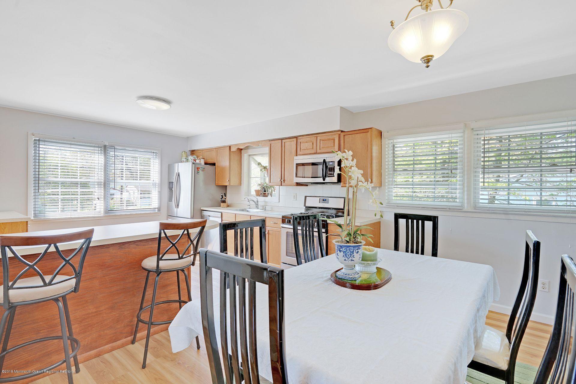 27 Maple Place Keyport, NJ 07735 - Photo 11 of 32 20