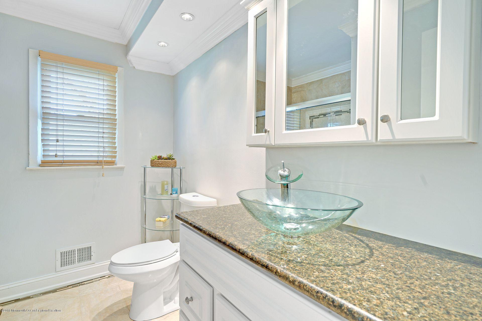 27 Maple Place Keyport, NJ 07735 - Photo 12 of 32 21