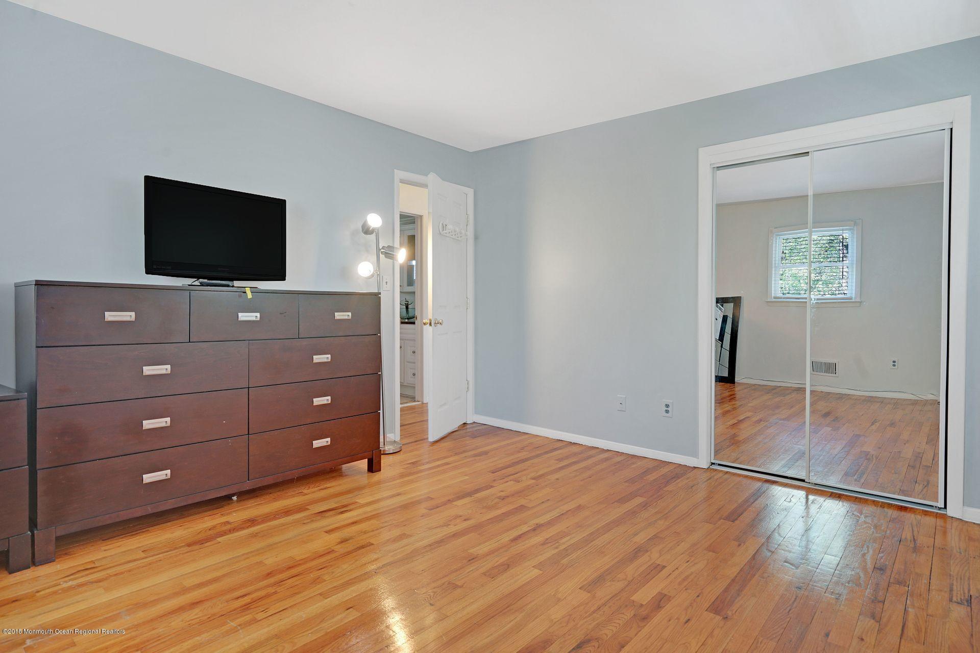 27 Maple Place Keyport, NJ 07735 - Photo 16 of 32 25
