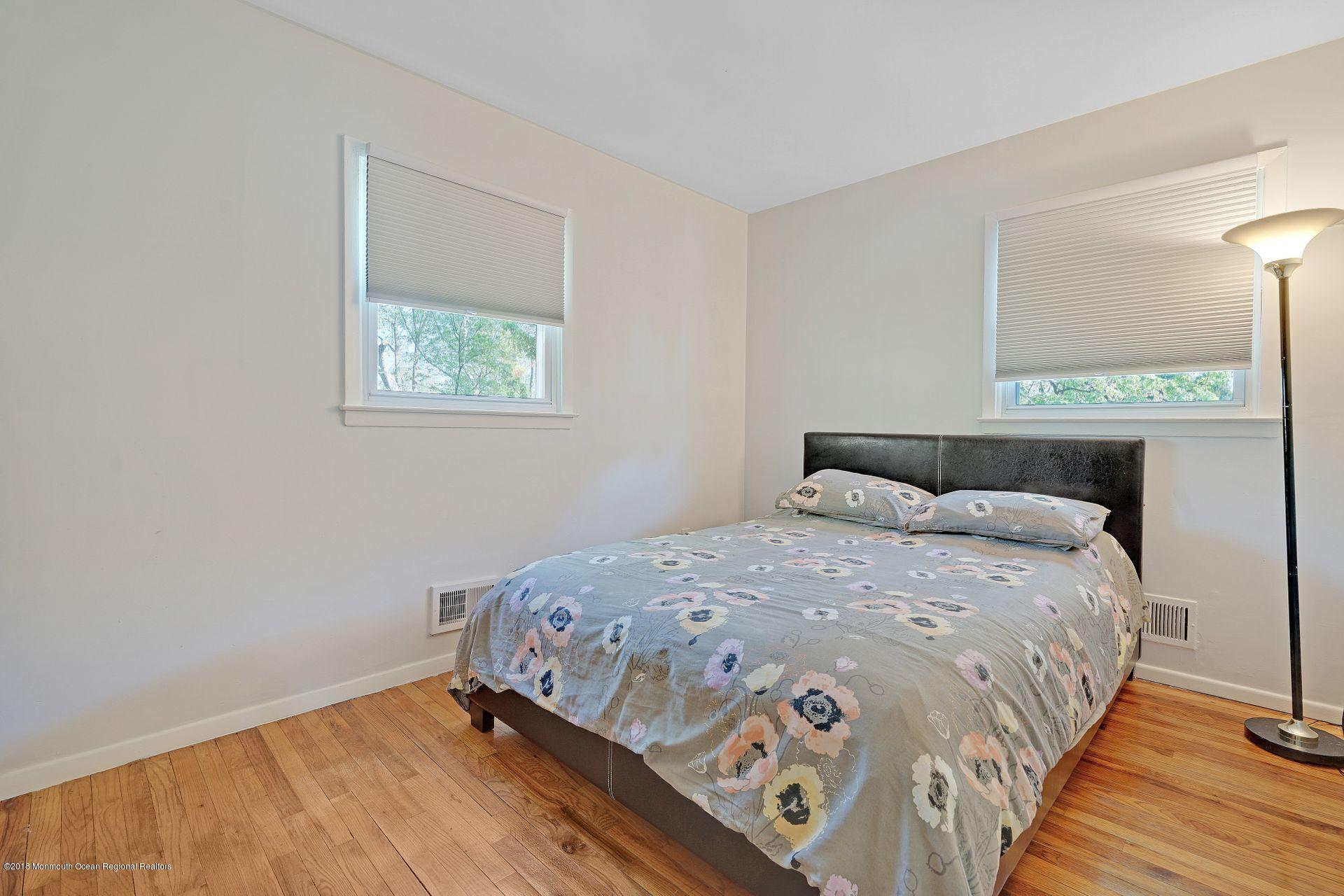 27 Maple Place Keyport, NJ 07735 - Photo 17 of 32 26