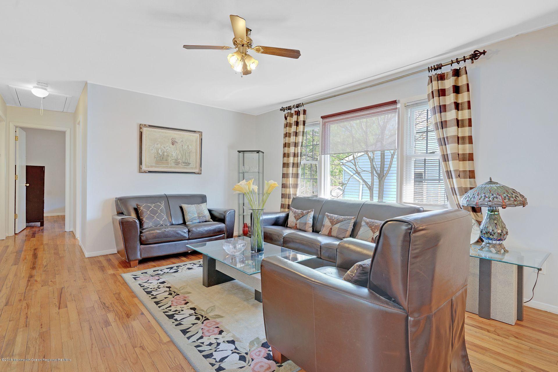 27 Maple Place Keyport, NJ 07735 - Photo 3 of 32 10