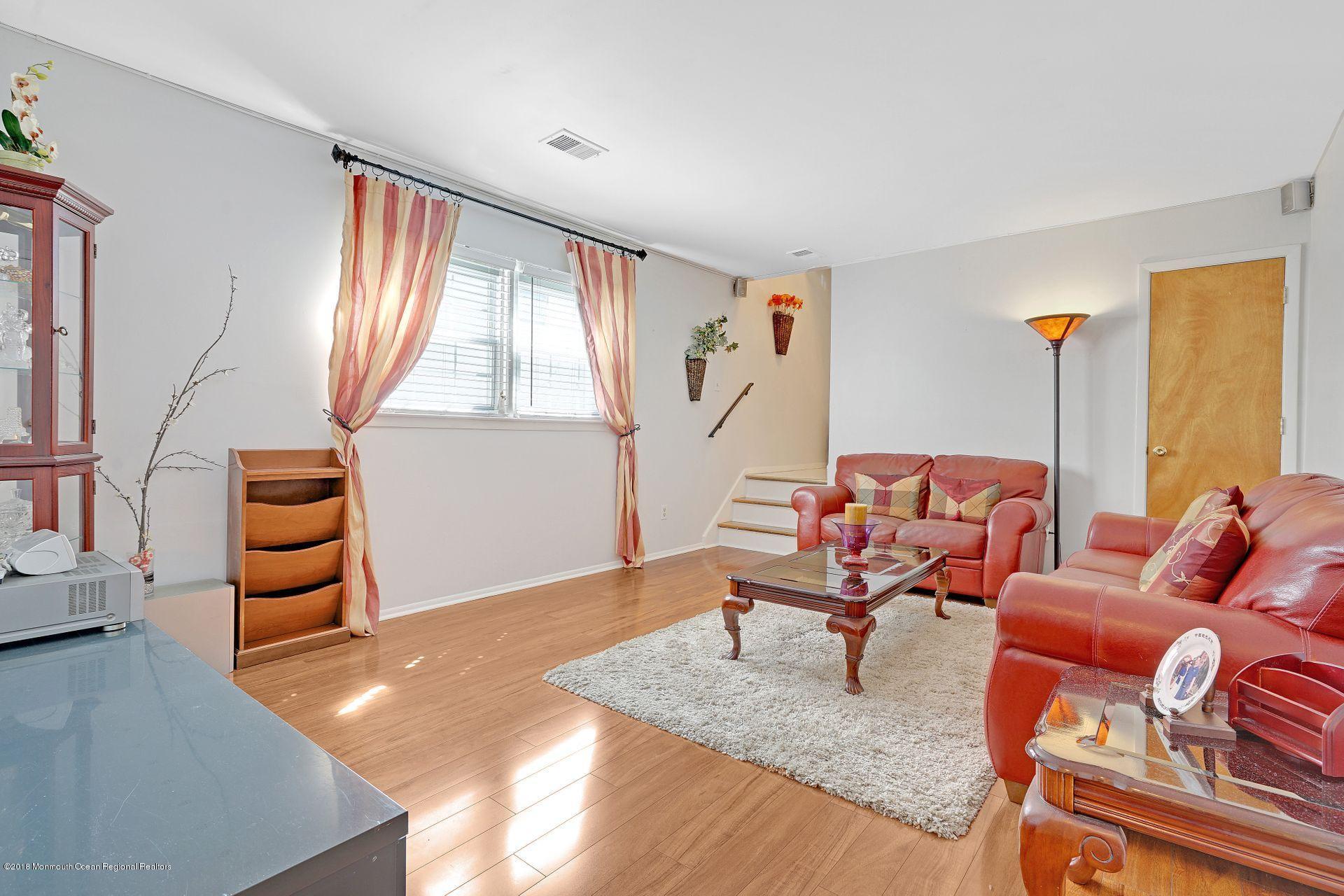 27 Maple Place Keyport, NJ 07735 - Photo 22 of 32 31