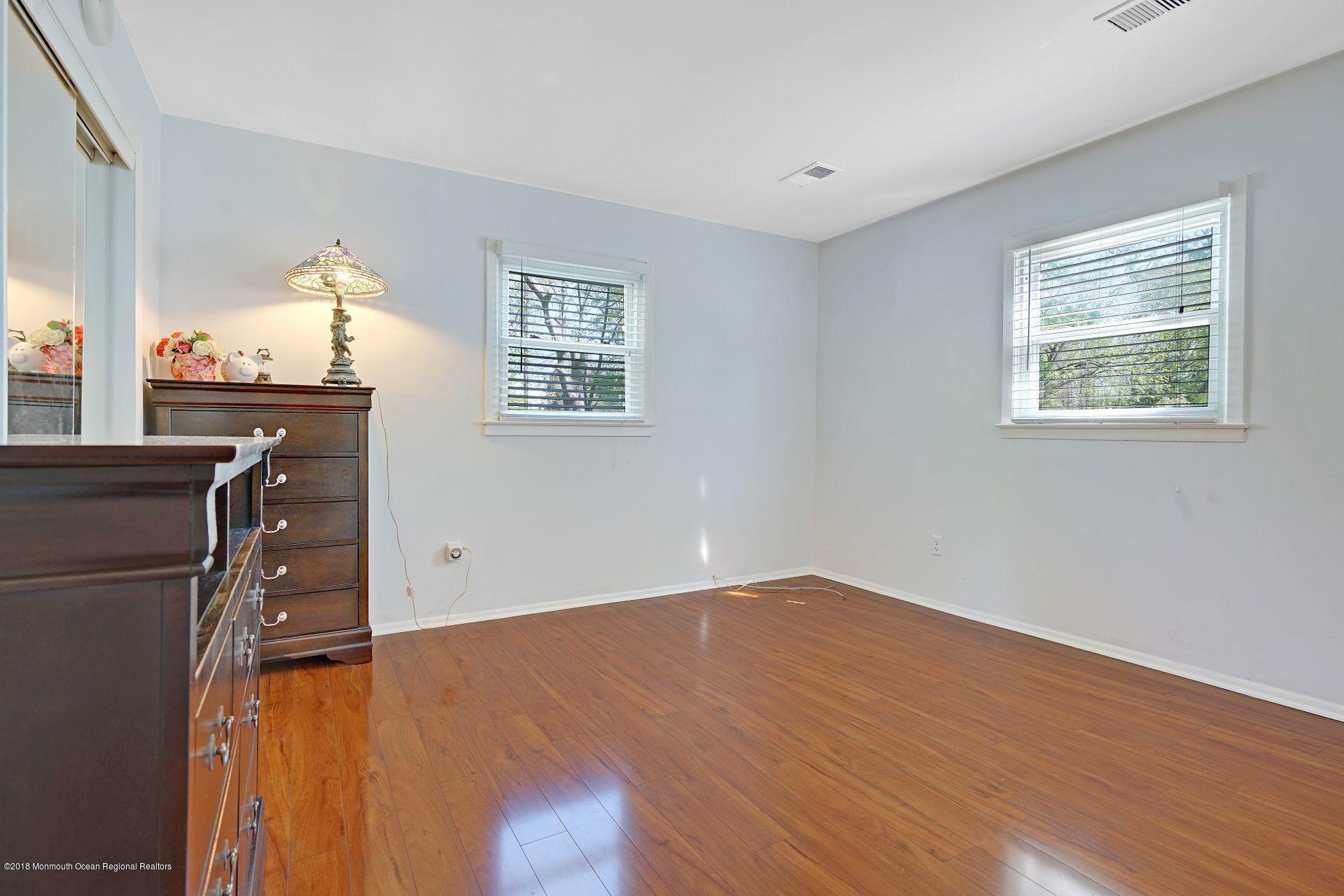 27 Maple Place Keyport, NJ 07735 - Photo 25 of 32 34