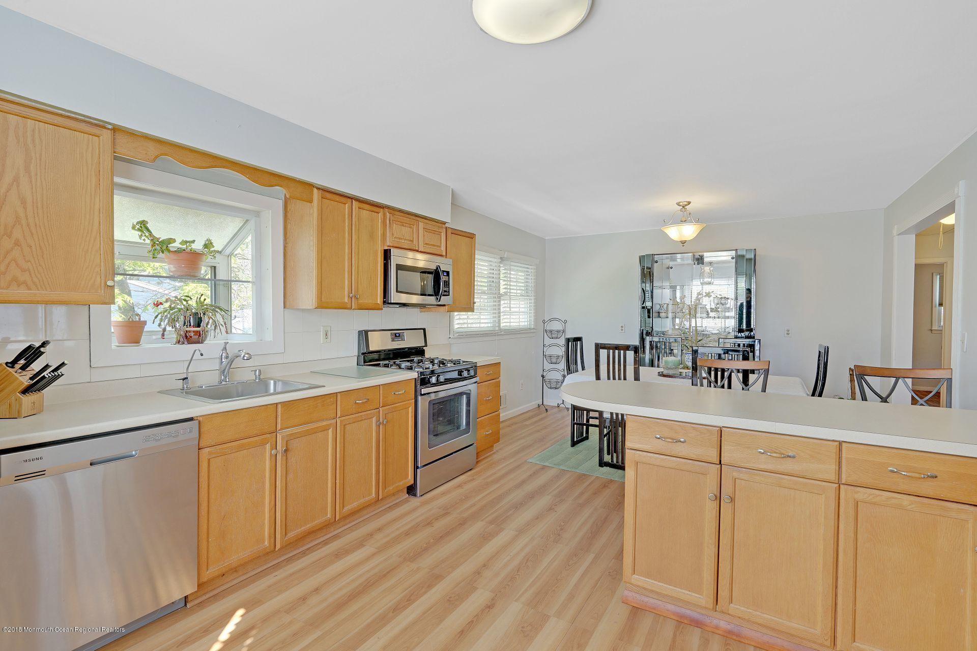 27 Maple Place Keyport, NJ 07735 - Photo 6 of 32 15