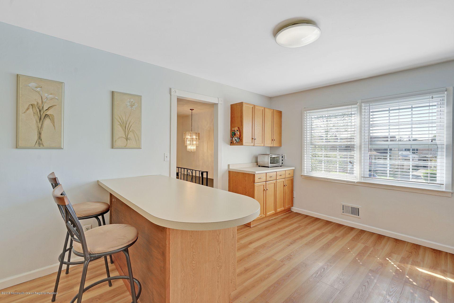 27 Maple Place Keyport, NJ 07735 - Photo 8 of 32 17