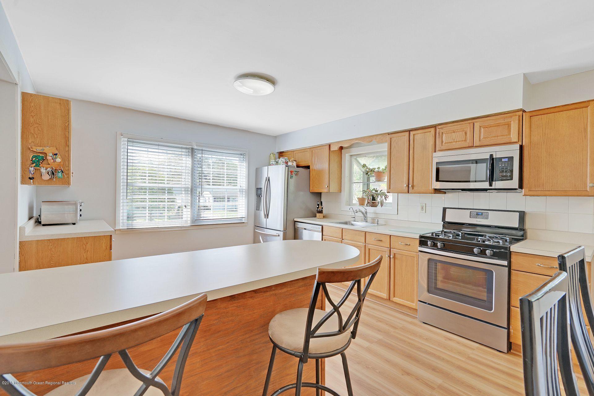27 Maple Place Keyport, NJ 07735 - Photo 9 of 32 18