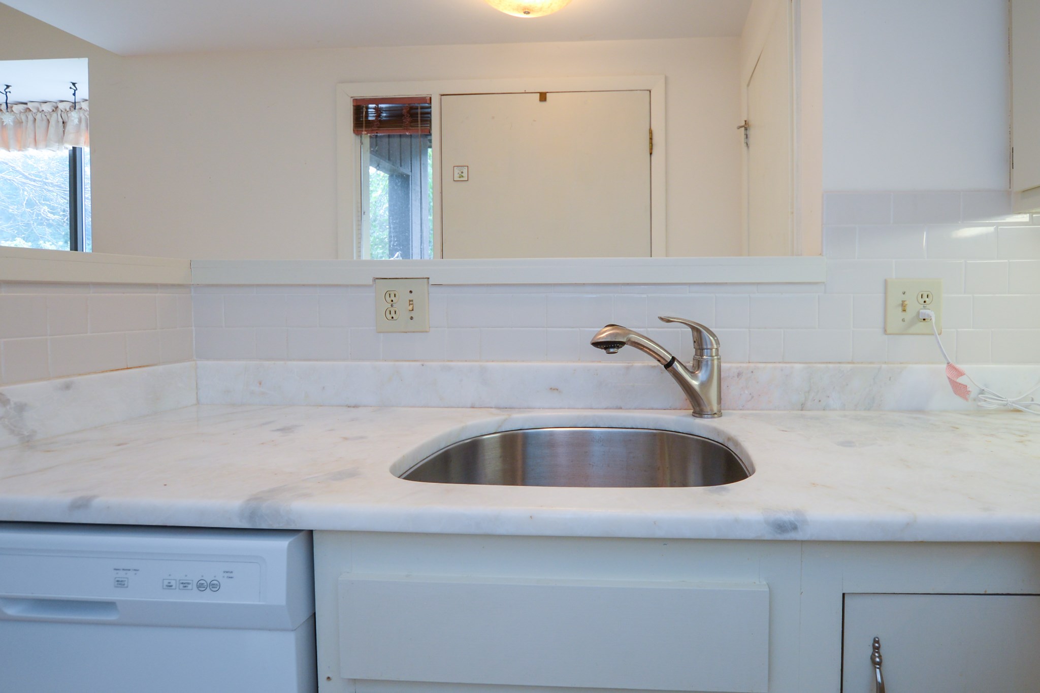 24 Spring Cove Road Nashua, NH 03062 - Photo 5 of 35