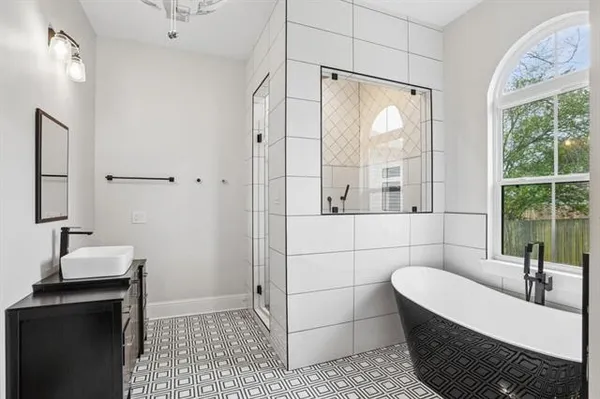 $3,000 | 5280 Warrington Drive, New Orleans, LA 70122