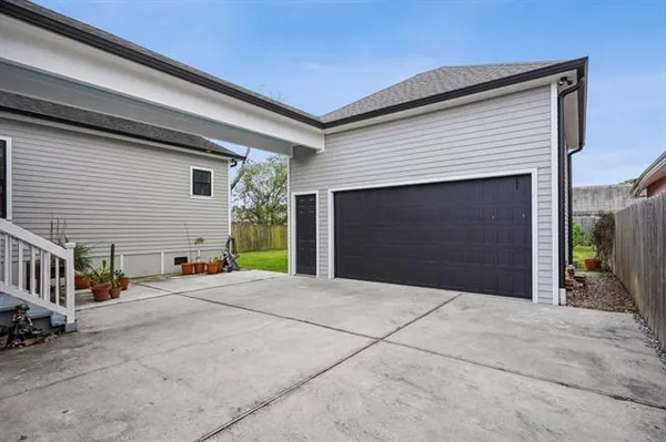 $3,000 | 5280 Warrington Drive, New Orleans, LA 70122